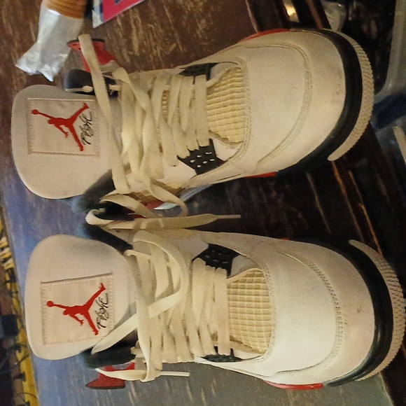 Jordan 4 size 10.5 - Picture 2 of 3